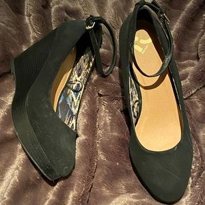 NWOT! Black platform heels with anklet strap